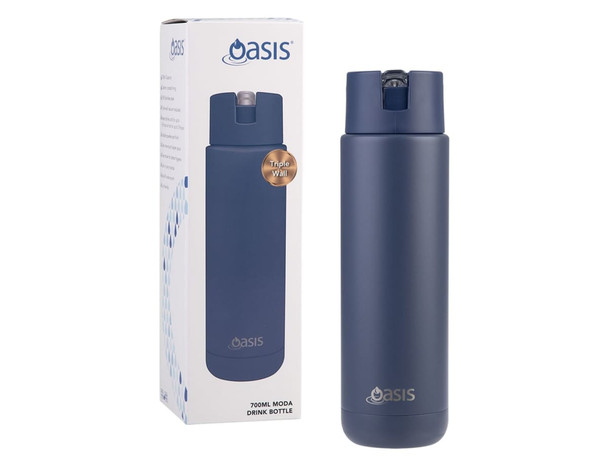 A drink bottle in navy blue with a sleek design, featuring a logo and packaged in a box. A drink bottle in navy blue with a sleek design, featuring a logo and packaged in a box.