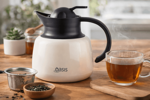 Oasis 750ml Insulated Teapot with Strainer