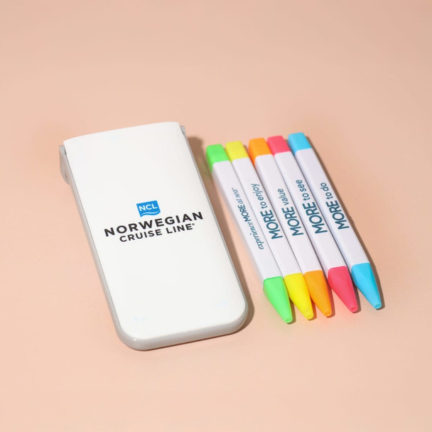 A highlighter set with five markers in pink, orange, yellow, green, and blue, contained in a white case with a logo.