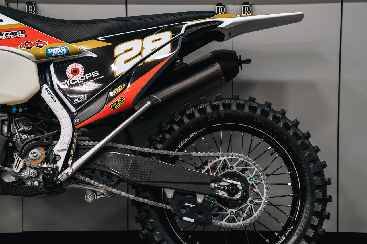 Carbon Fiber Swingarm Cover HQV (2016-2023)