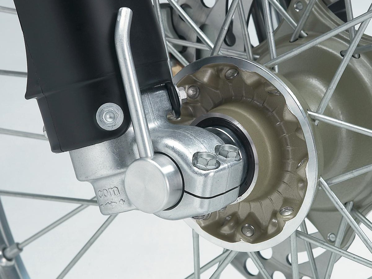 KTM Front Axle Pull Handle (26mm Axle)