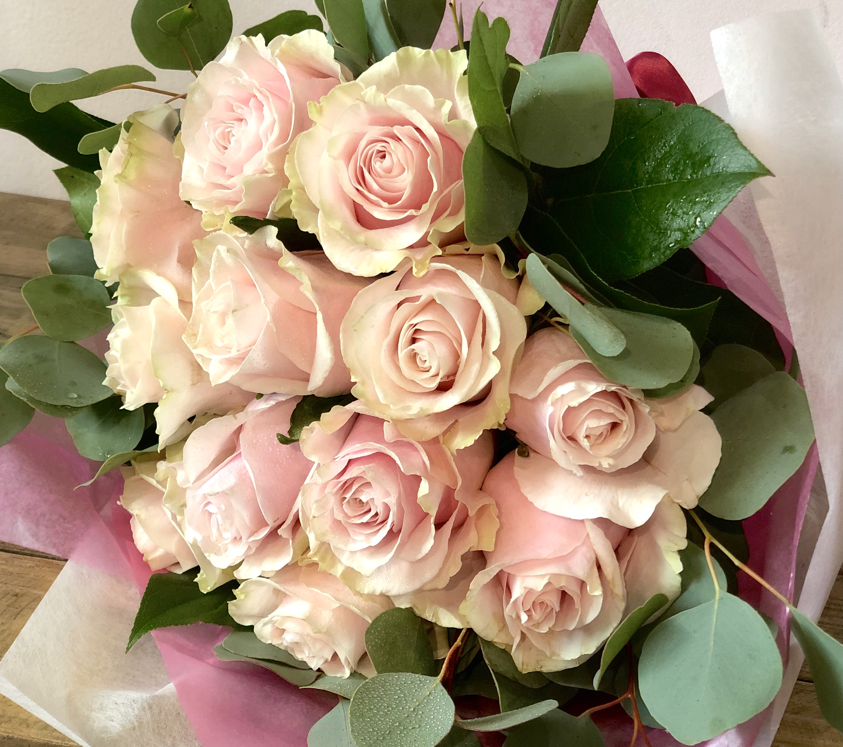 Mitaka New York Flowers Valentine's Special One Dozen Roses Hand Tied Bouquet (Picture without vase) 