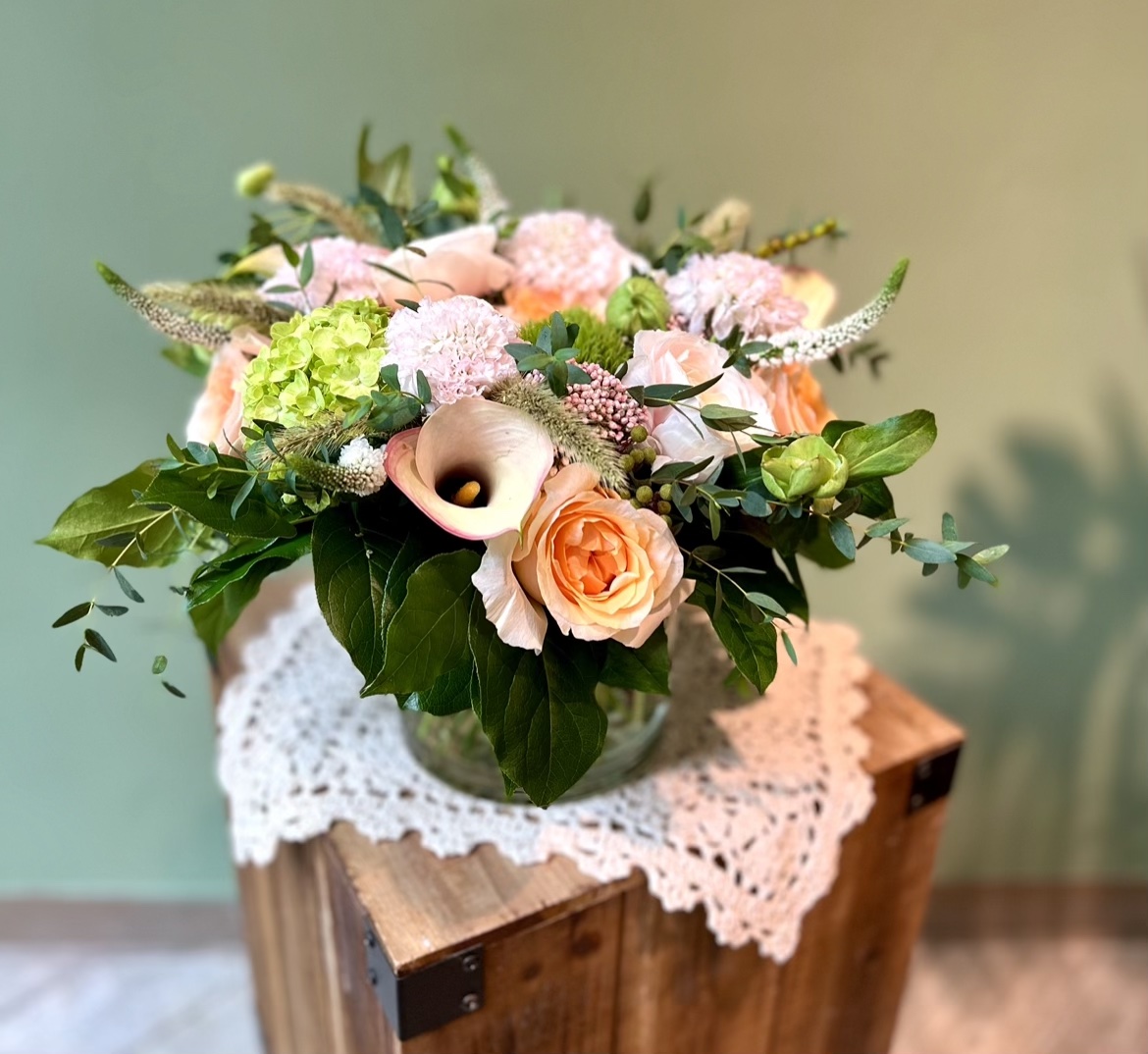 Desktop size flower arrangement (WITH VASE)