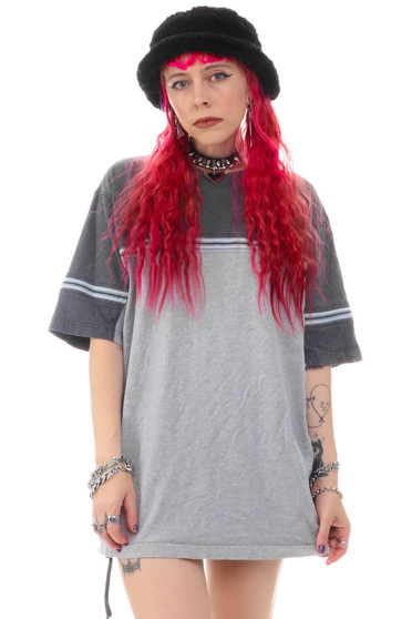 Vintage Y2K Skater Grey Striped T-Shir