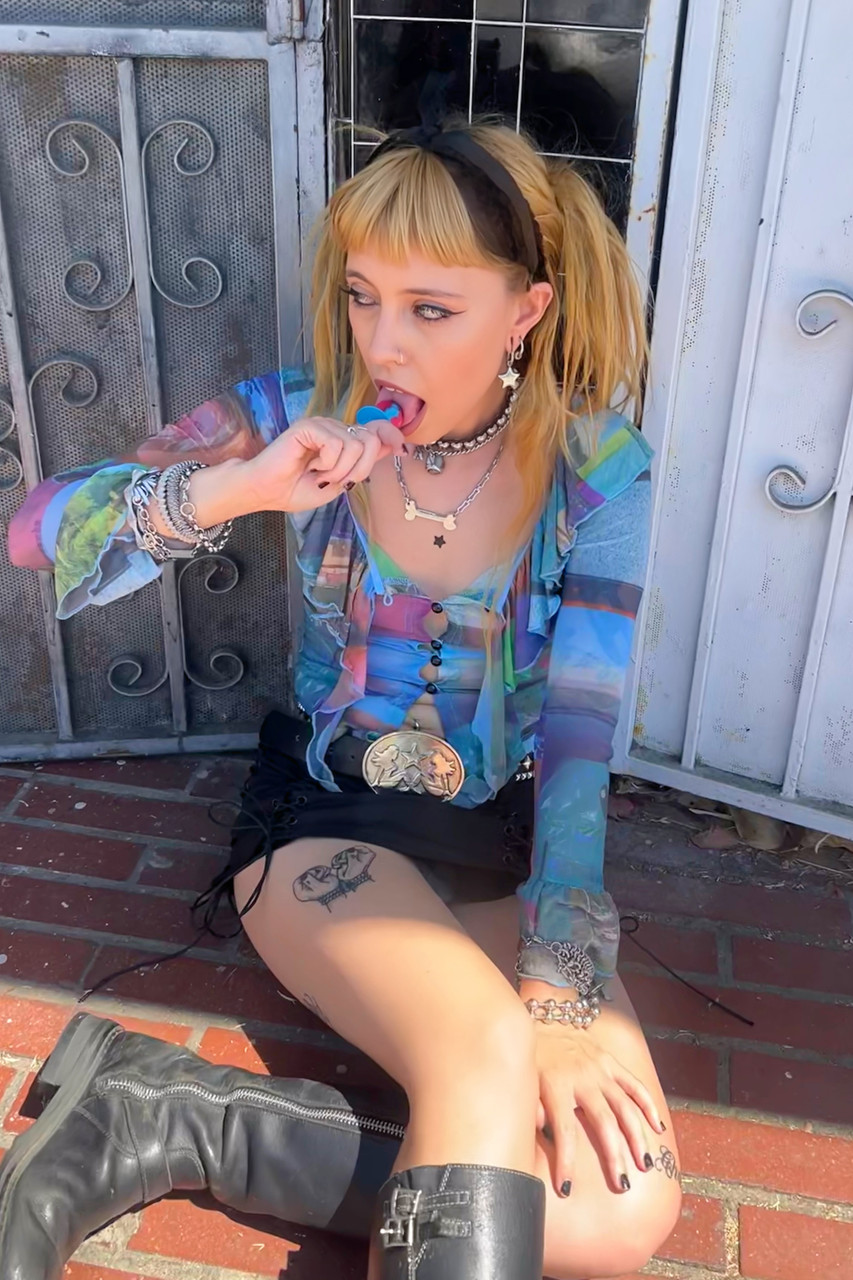 TUNNEL VISION SECONDHAND (GRADE A) Vampy Y2K Print Ruffle Blouse