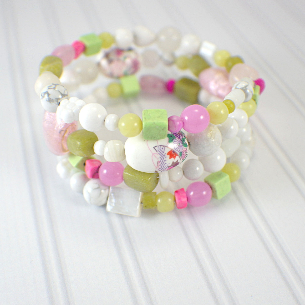 Memory wire bracelet fits all! Peach Aventurine, Serpentine beads