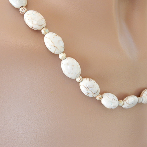 Cream ivory oval magnesite gemstone necklace with flower dangle silver 21 inch