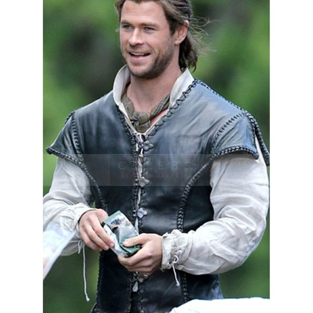 Here comes Chris Hemsworth…