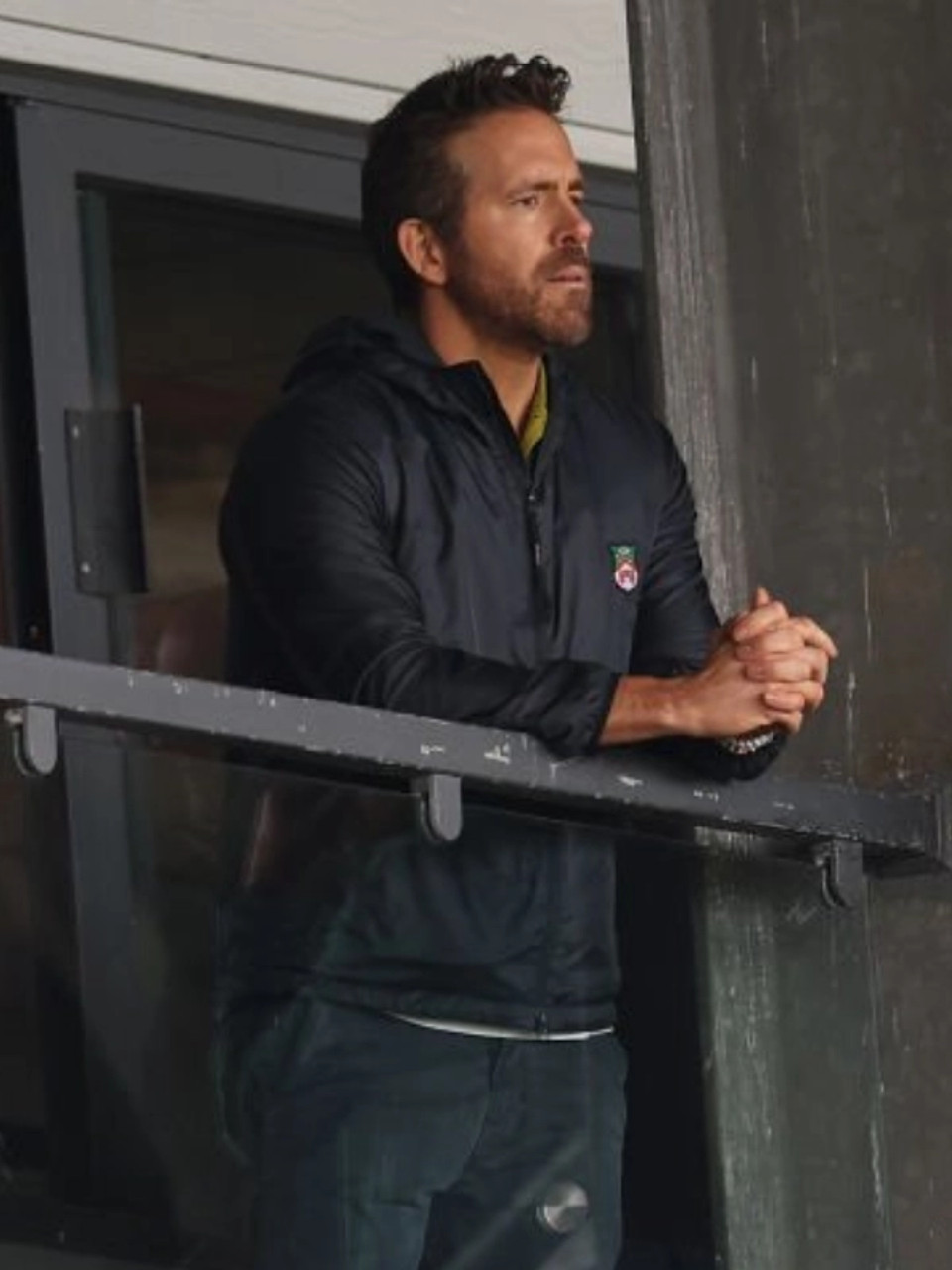 https://cdn11.bigcommerce.com/s-xku293zif5/images/stencil/1280x1280/products/6160/12166/Ryan_Reynolds_Welcome_to_Wrexham_Blue_Jacket__12229.1694591845.jpg?c=2?imbypass=on