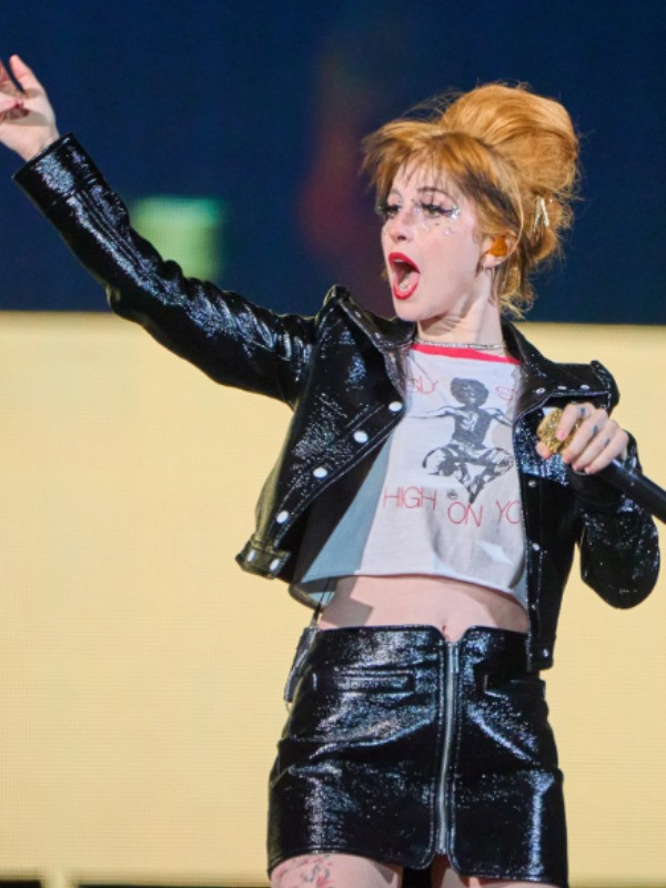 Hayley_Williams_Paramore_In_Mi