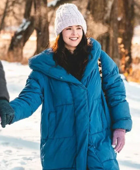 Olivia Capitano The Threesome 2025 Zoey Deutch Hooded Coat