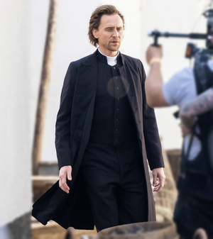 The Essex Serpent 2022 Tom Hiddleston Black Coat 1 The Essex Serpent 2022 Tom Hiddleston Black Coat 1