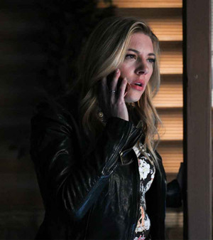 Big Sky Katheryn Winnick Off White Leather Jacket - J4Jacket