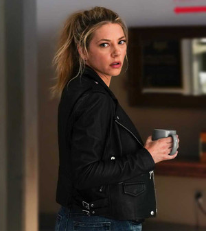 Big Sky Katheryn Winnick Stylish Leather Jacket 1