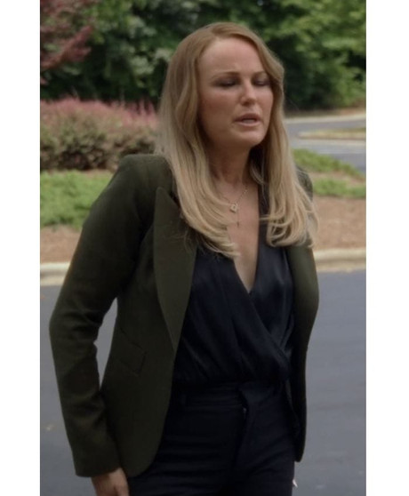 Malin Akerman The Hunting Wives S01 Olive Blazer