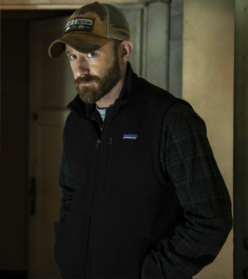 The Contractor 2022 Ben Foster Black Vest 1