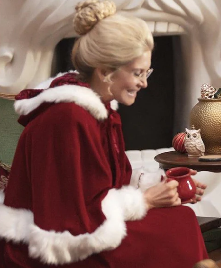 Elizabeth Mitchell The Santa Clauses 2022 Carol Calvin Mrs. Claus Red Costume  57024.1699705323 