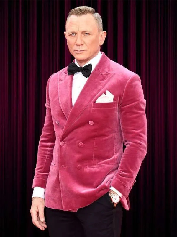 Daniel Craig (Veste Rose) – Silhouette En Carton Grandeur Nature, Découpe Célébrité Pour Photos & Événements
