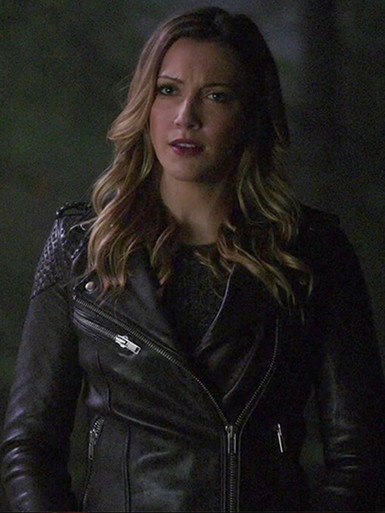 Katie_Cassidy_Arrow_S05_Leathe