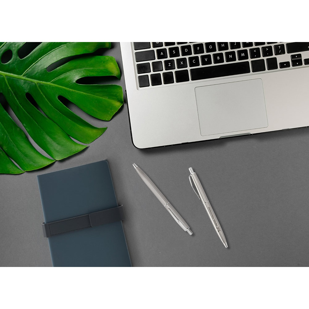 DOOLI. Στυλό διαρκείας από ανοξείδωτο ατσάλι (53% ανακυκλωμένο), με γυαλιστερό σώμα