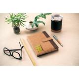 FIELDING. Φάκελος A5 από φελλό και ανακυκλωμένο πολυεστέρα (100% rPET) με αφαιρούμενο σημειωματάριο