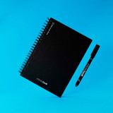 STARTER KIT INFINITEBOOK A5. Το σετ περιλαμβάνει ένα "Infinitebook", κιτ καθαρισμού, μαρκαδόρο και θήκη μαρκαδόρου