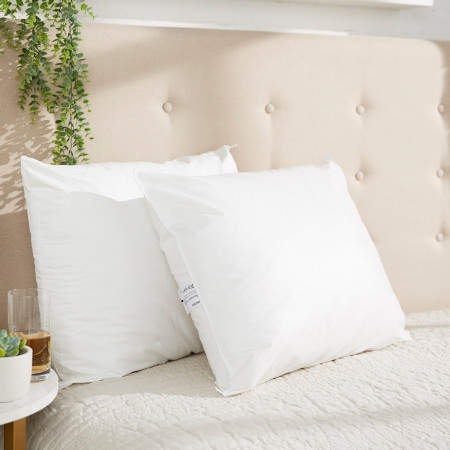 McKesson Bed Pillow 20 X 26 Inch White Reusable, Case of 12
