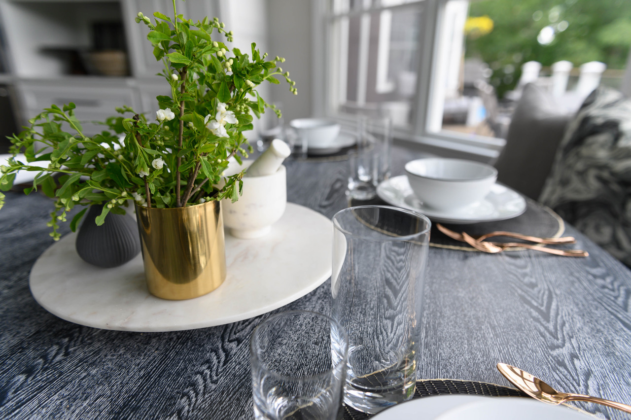 Oval cerused oak dining table deals