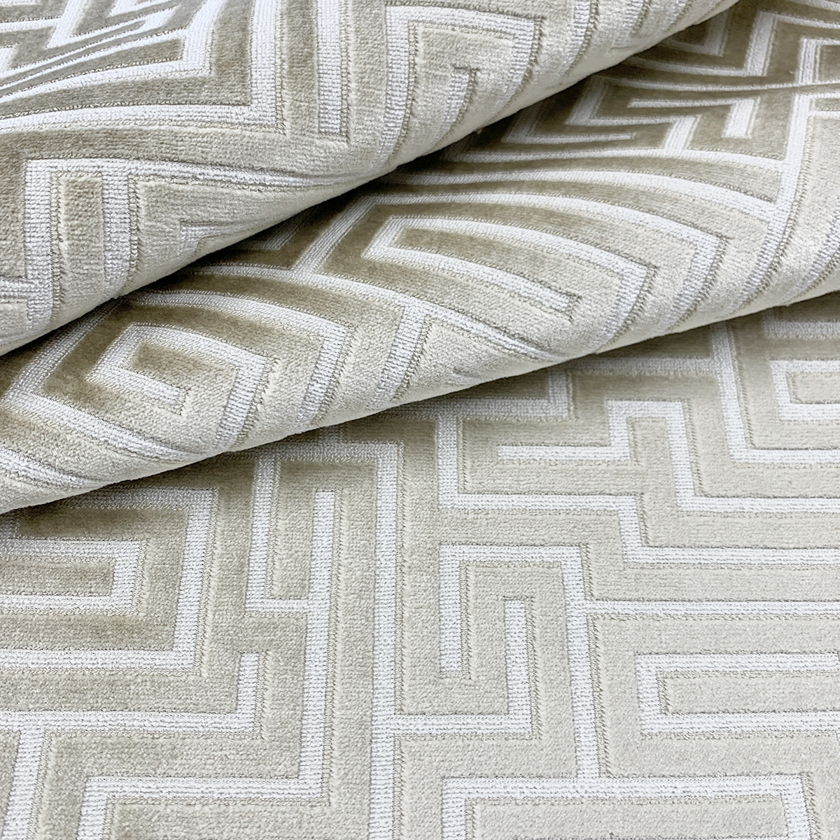 UPHOLSTERY:DULUTH BG