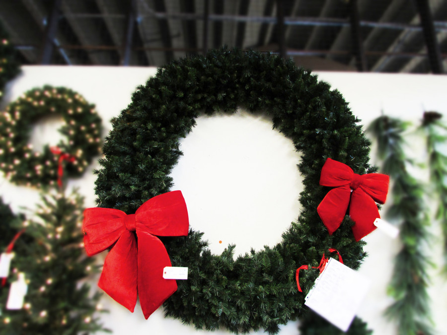 48in Majestic Pine Wreath, 420 Tips