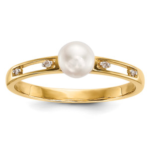 14KT Freshwater Cultured Pearl and Diamond Ring