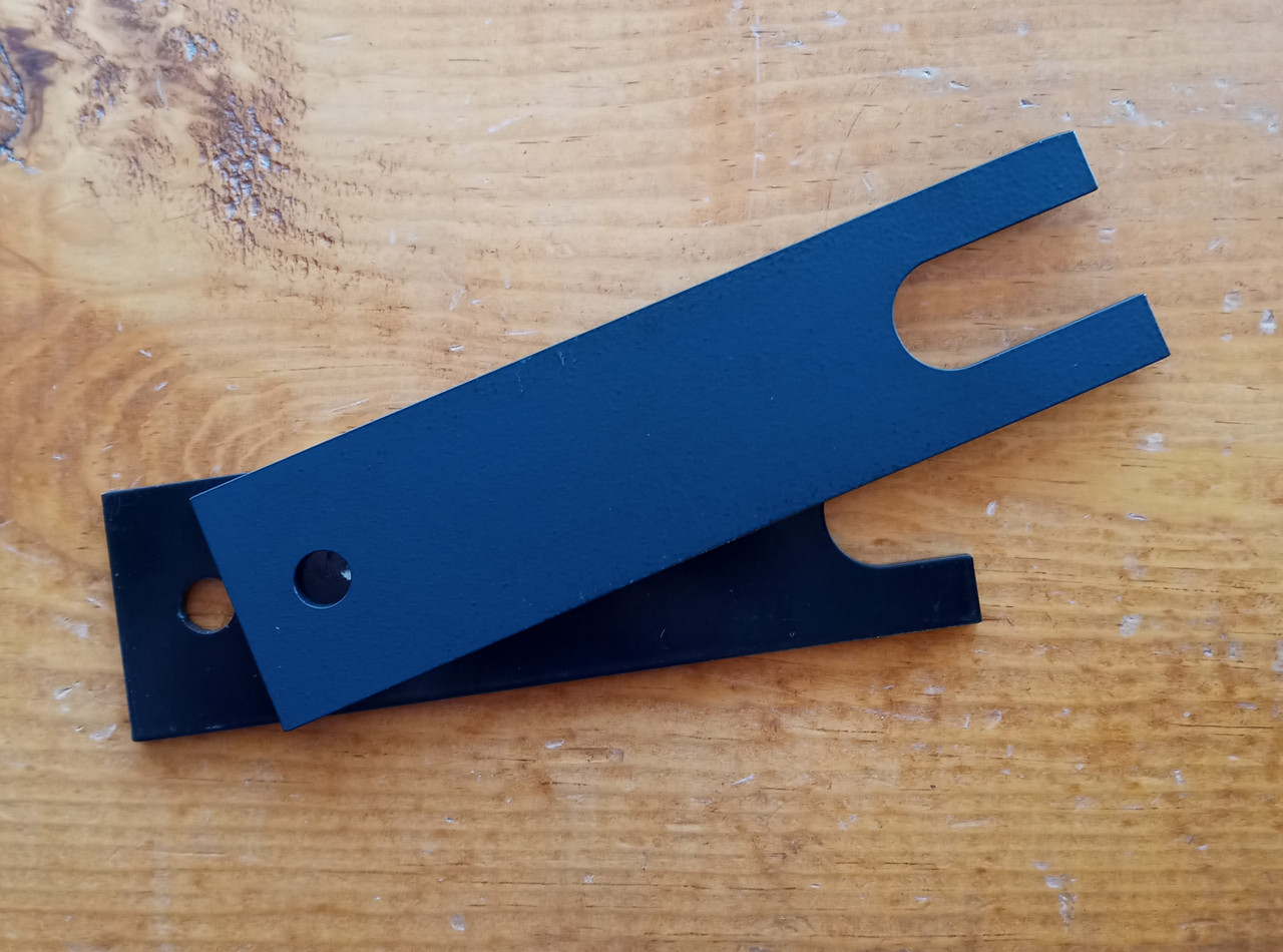 3 Point Hitch Arm Lock Spring Plates (Set of 2), IH 1026