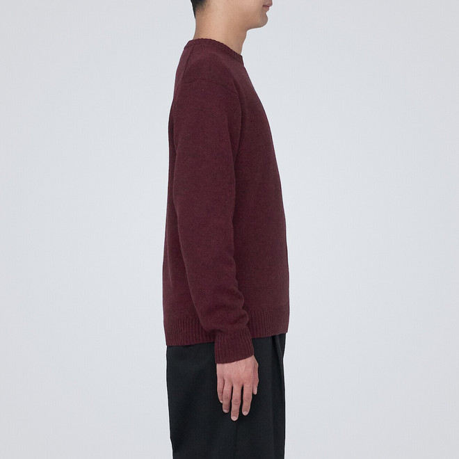 Pull en laine moyenne col rond homme.