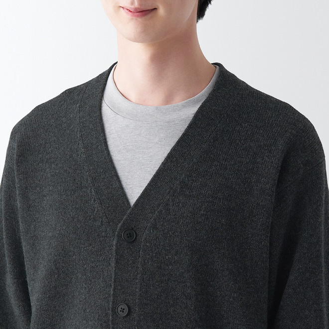 Cardigan en laine col en V homme