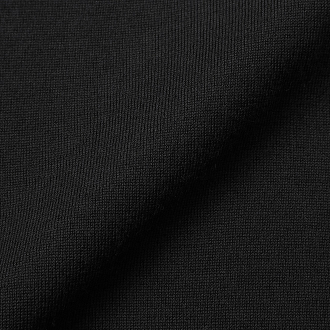 Pull à col rond en laine tricot fin pour homme.