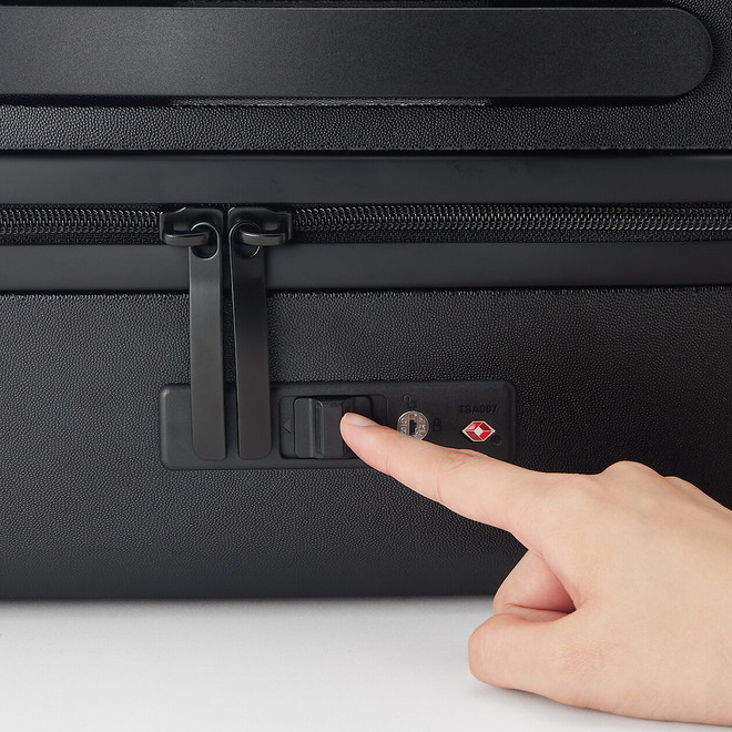 Valise rigide à 4 roues avec poche frontale ‐ 32 L, Petite