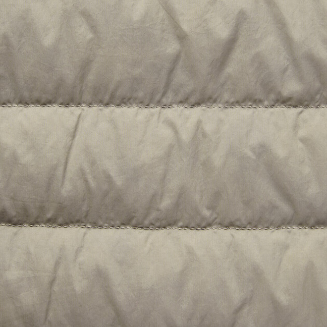 Doudoune légère en nylon recyclé sans manche femme