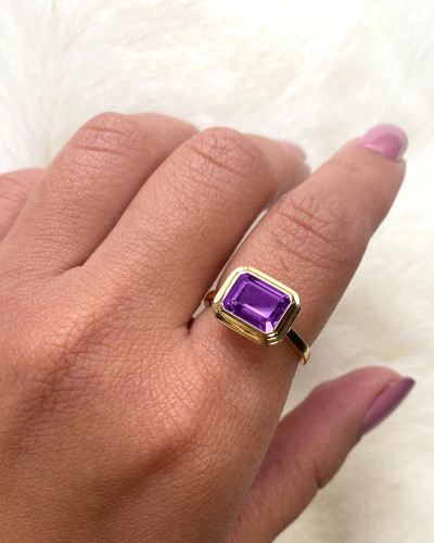 Amethyst Emerald Cut Bezel Set Ring (2.00 cts)