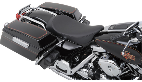 Drag Specialties Low Profile Smooth Solo Seat: 97-07 Harley-Davidson Road King/Street Glide Models