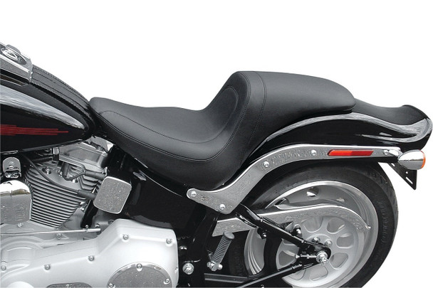 Mustang Fastback One-Piece Seat: 06-17 Harley-Davidson Softail Models