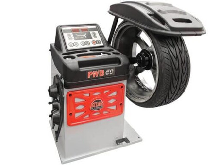 Platinum Motorized Computer Wheel Balancer with Auto Data Entry