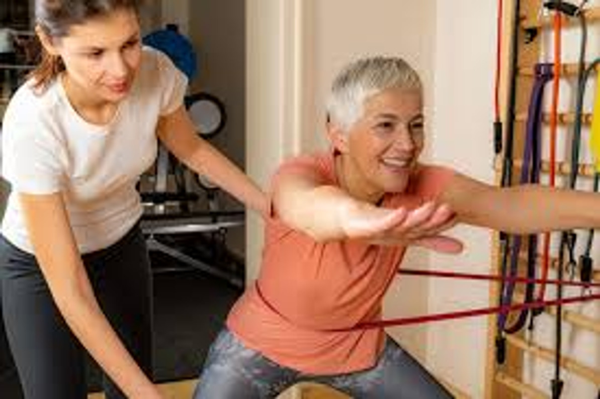 How Physical Therapy Safeguards Seniors Against the Risk of Falling
