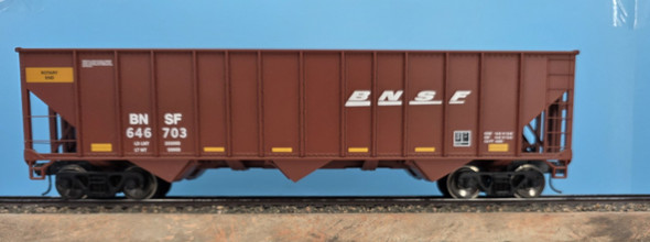 Aristo Craft BNSF Speed  3 BAY 100 TON HOPPER w/steel wheels & Kad 906 Couplers Used