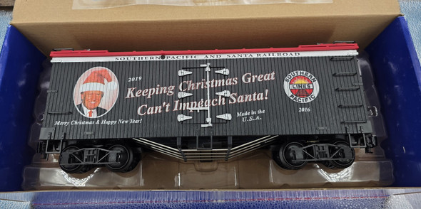 Gold Coast Station SP Black Widow/Trump Christmas 2019 Reefer Car; w/Campac boxes, Kadee couplers, and steel wheels