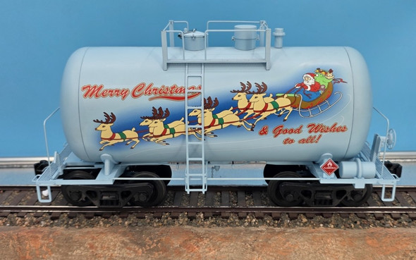Used Christmas 29ft. Beer Can Tank Car /Kadee 907 couplers