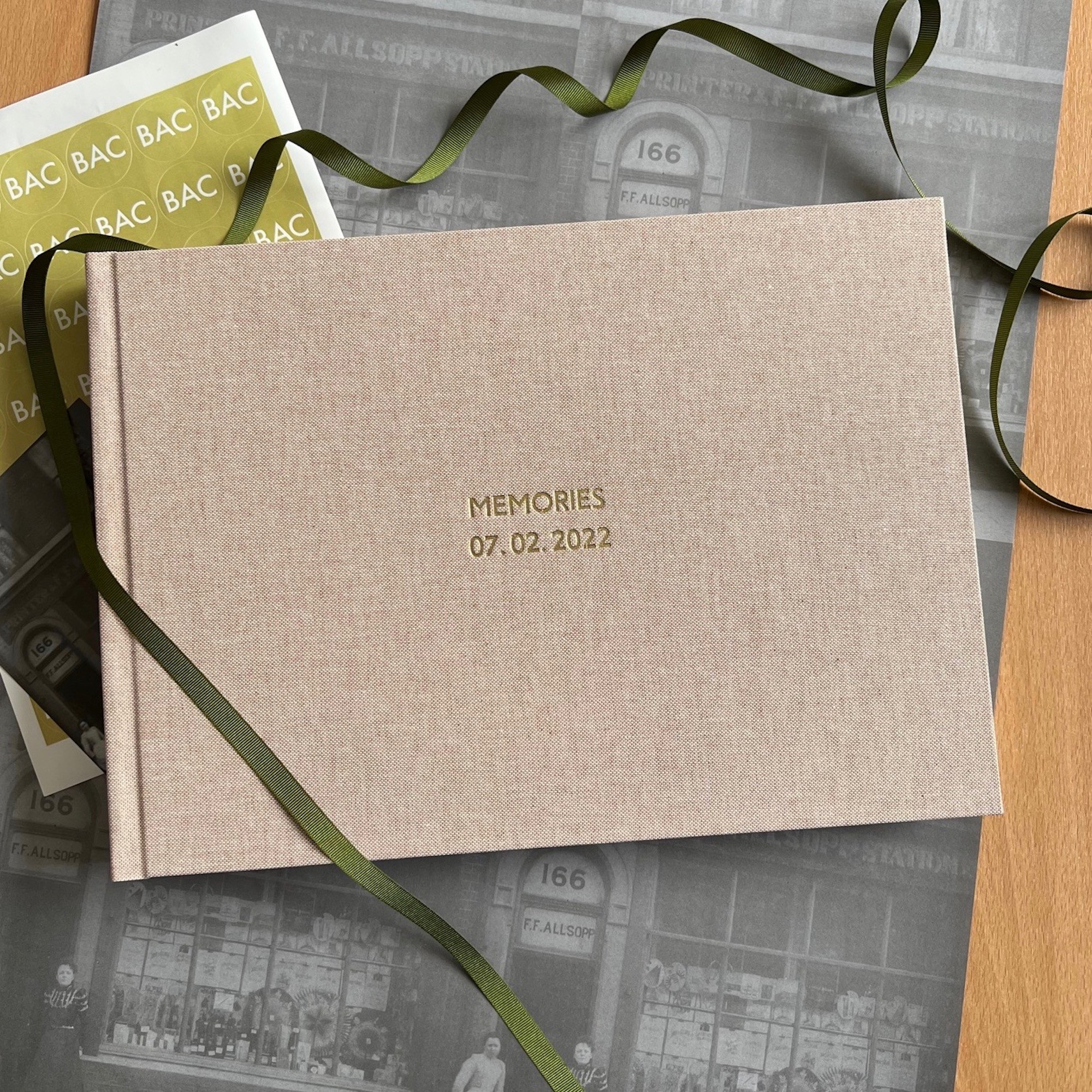 Caja L'il Peach Tren Recuerdos Bebé Huellita Neonato Lindo | Meses Sin