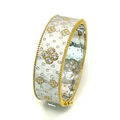 Clover Center Clover Pattern Two-tone Bangle Bracelet