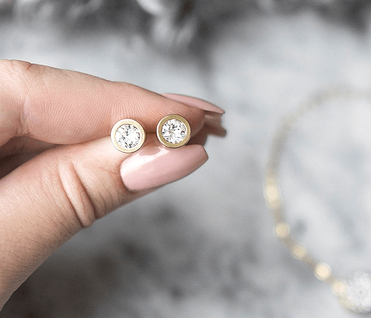 How often should I clean my earrings? – Blomdahl Medical Beauty