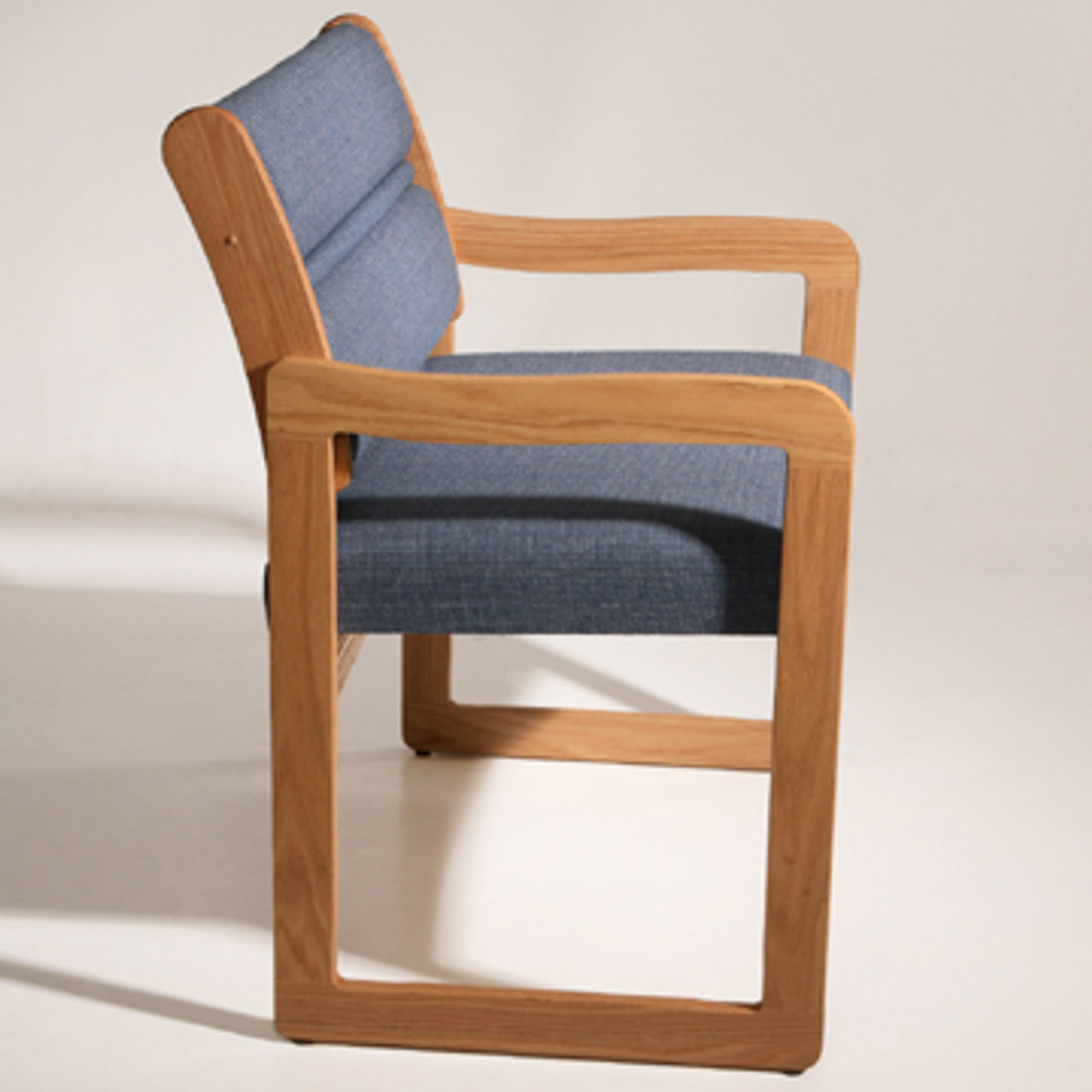 Wooden Mallet Valley Collection Bariatric Guest Chair, Sled Base, Cream Vinyl, Medium Oak