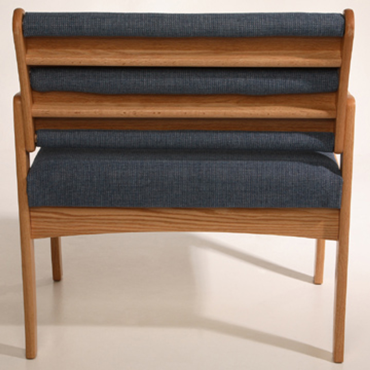 Wooden Mallet Valley Collection Three Seat Bariatric Chair, Center Arms, Standard Leg, Cream Vinyl, Medium Oak
